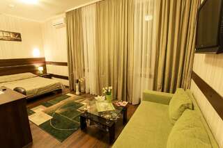 Отель Viva Hotel Харьков Улучшенный двухместный номер с 1 двуспальной кроватью и диваном-7