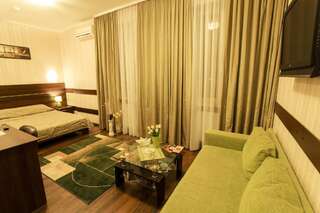 Отель Viva Hotel Харьков Улучшенный двухместный номер с 1 двуспальной кроватью и диваном-10